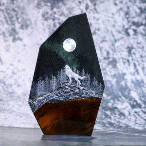 Aurora Borealis Howling Wolf Resin Lamp